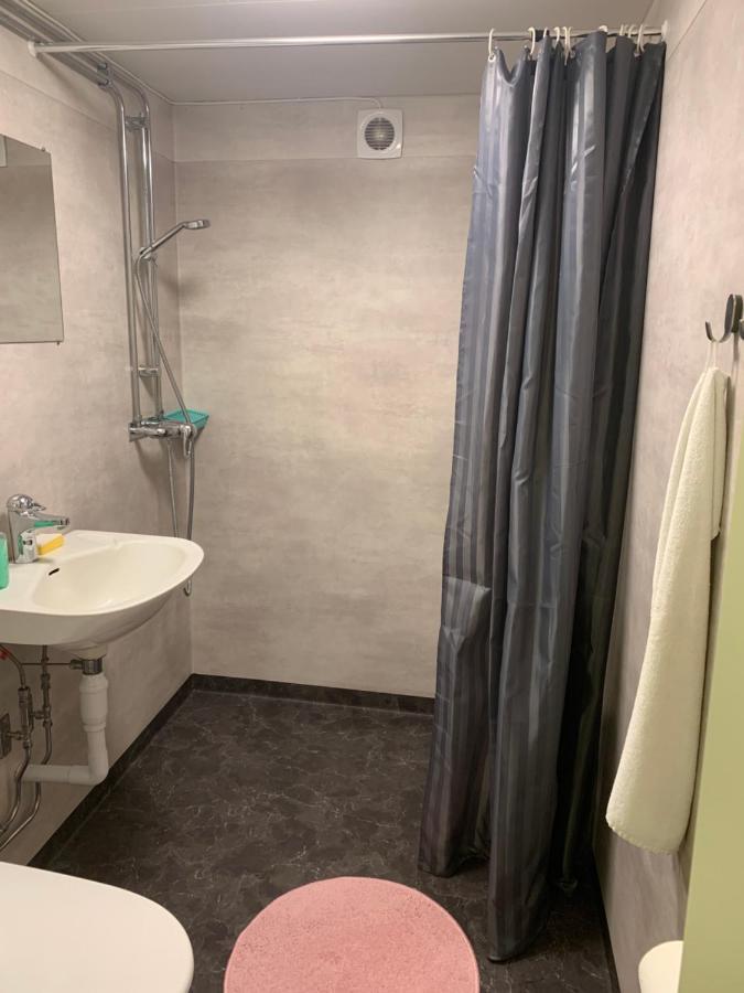 Kaellarlaegenhet Centrumvaegen Gusum Bagian luar foto